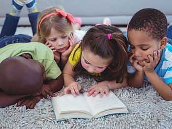 Kids-reading-350x263